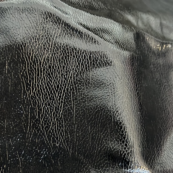 Women’s shiny textured vinyl pencil skirt with back zip and slit size L - Picture 2 of 4